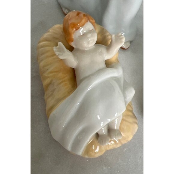 Vintage 3pc Nativity Set In Box The Blessed Family 1992 Avon Fine Collectibles - Picture 2 of 14